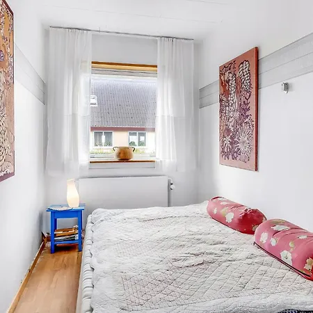 בית נופש 2 Bedroom Lovely In